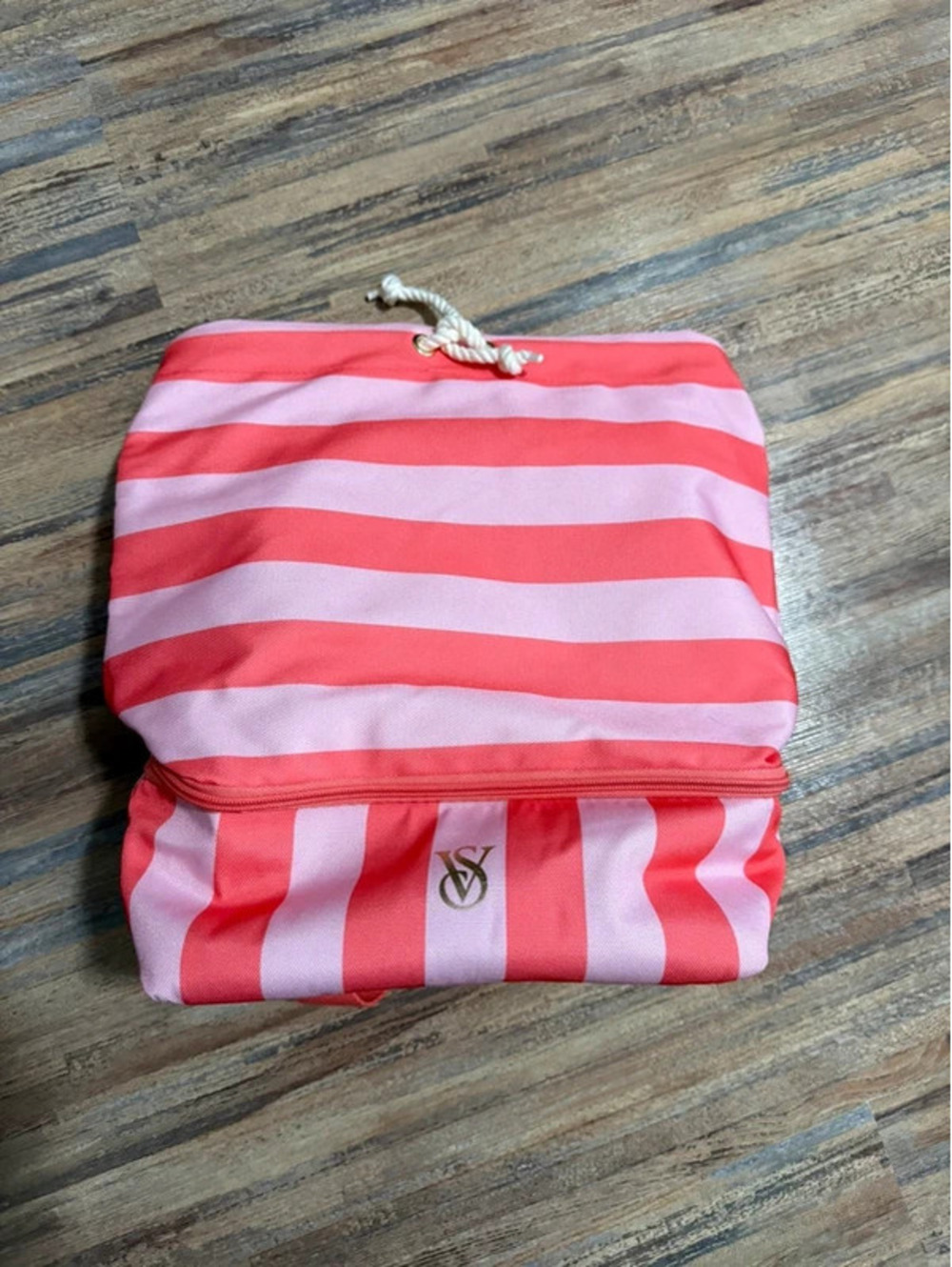 Victoria secret beach backpack Has a cooler in the bottom
